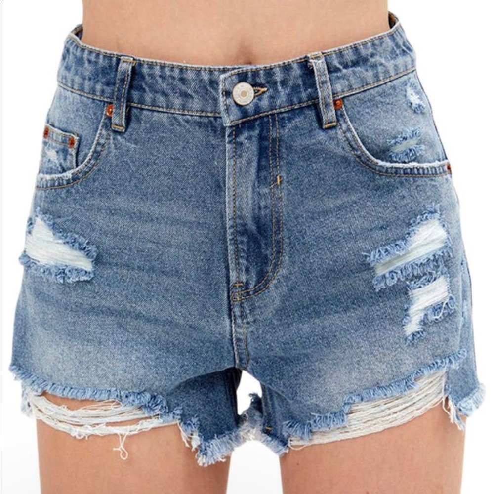 High Rise Distressed Mom Fit Denim Shorts  100% Cotton
Made inUSA 
SM.M, LG